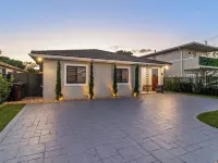 Villa Sunset by Glam Homes Hotels in Hialeah