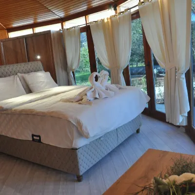 Arcadia Hotel Hotels near Three Islands Diving Area