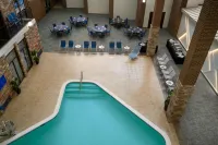 Four Points by Sheraton Richmond Airport - Swimmingpools