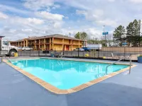 Days Inn & Suites by Wyndham Marshall Hotels in Marshall