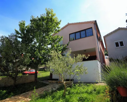House Kia Hotels in Preko