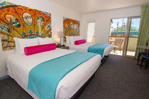 Carousel Beach Inn - Motels