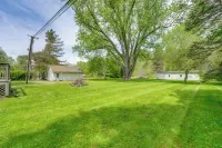 2 Mi to Lake Huron: Classic Home w/ Private Deck - Homestays