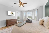 Completely Remodeled Table Rock Retreat: Cozy Lake View Condo + Screened Porch - 3 tähden