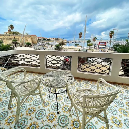 Dolce Vita Suite Alghero Отели рядом с достопримечательностью «Пляж Пунта-Негра»