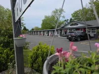 Lakeview Motel & Cottage - Parkering