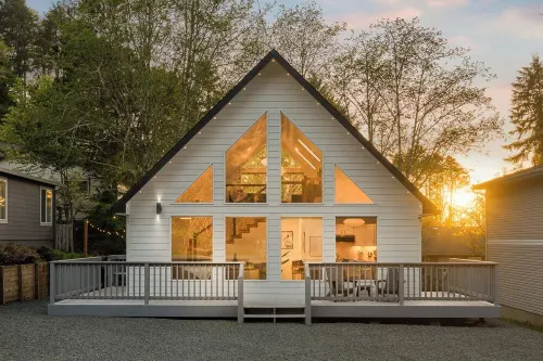 Mid-Century A-Frame Chalet. Dog Friendly. Only a Half-Mile Stroll to the Beach!
