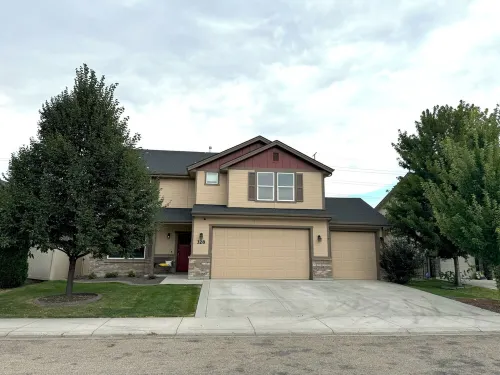 Family-Friendly Stylish 5Br w/ Theater & Hot Tub in Meridian Idaho - 4-Star