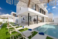 New 4 bedroom villa with pool, 100 Meters from the beach - Vila