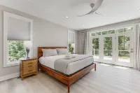 Spacious Lake House Retreat With Game Room, Theater Room, Fire pit and Boat Slip - 4-Star