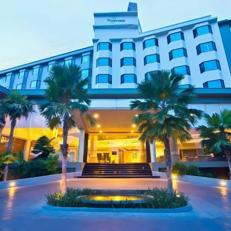 The Grand Riverside Hotel