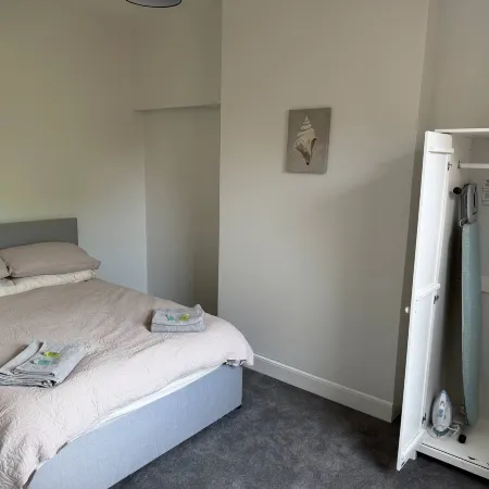 2 Bed Folkestone Flat, Town, Rail, Channel Tunnel