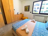 Arty & Cozy Modern Apartment  Near Lake & Airport - 3-Star