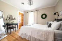 The Historic Brownstone Haus, A Downtown location for Unforgettable Gatherings - 무료 와이파이