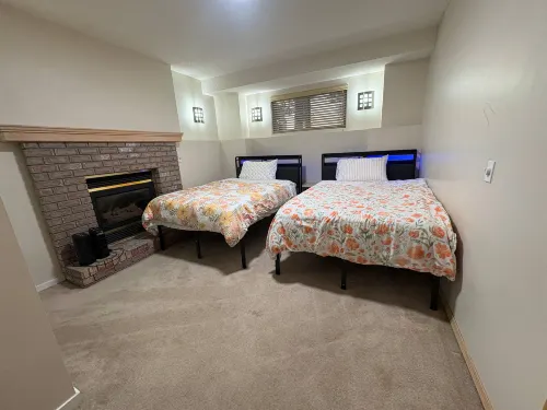 Charming 3-Bedroom Retreat in Prime Calgary Location - 2-Star