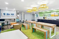 Spark by Hilton Winston-Salem University - parking