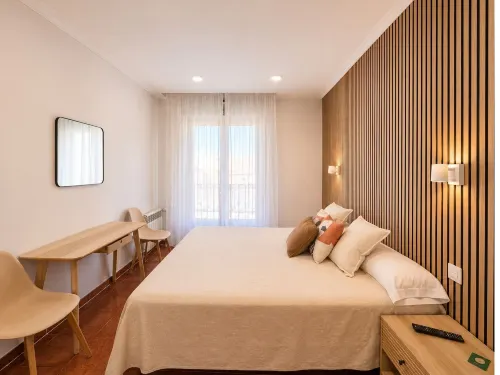 Hostal Bellas - พร้อมระเบียง