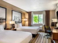 Super 8 by Wyndham Winnipeg West Hotels near Assiniboia Downs
