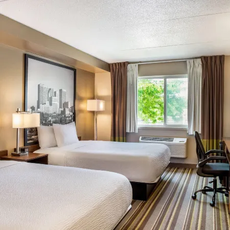 Super 8 by Wyndham Winnipeg West