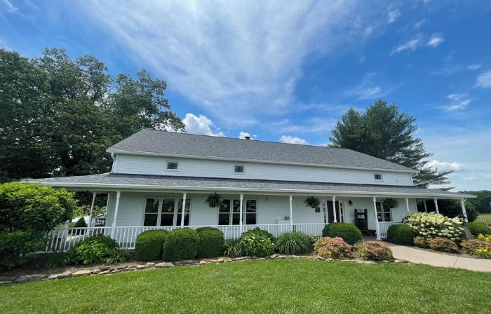 Sip & Stay at StarView Vineyards