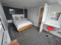 Serene 5-Bedroom House in Staines-Upon-Thames with Garden - 3-Star