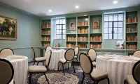 Graduate by Hilton Evanston - WiFi