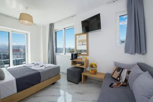 Deluxe City Hotel - 2-Star