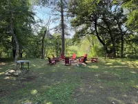 Spacious 4-bedroom house with private access to river in Willow River State Park - Homestays