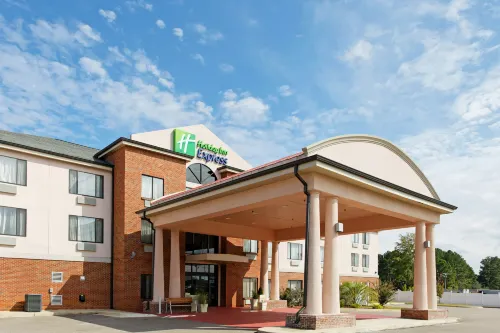 Holiday Inn Express & Suites Sylacauga by IHG - parking