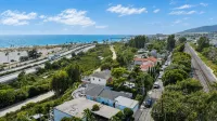 Oceanview home walking distance to beach, pier & short drive to downtown Ventura - 4-Star