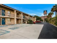 Studio 6 San Antonio, TX - Northwest Medical Center Hotels near Dellview Park