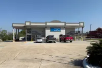 Days Inn by Wyndham Gonzales - parking