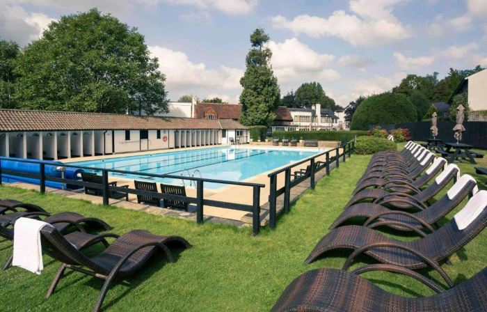 Sunday Box Hill Burford Bridge Hotel