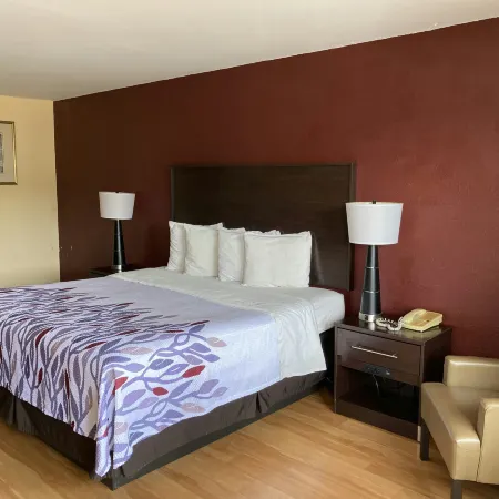 Red Roof Inn & Suites Cleveland, TN