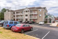 HomeTowne Studios Gainesville, GA - parking