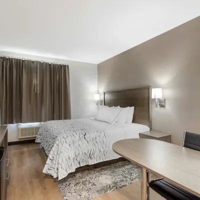Red Roof PLUS+ Jamaica, NY - JFK Airport Hotel dekat Stasiun Rockaway Boulevard