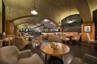 Loft Hotel Bratislava - บริการรถรับส่ง