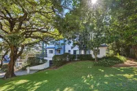 Poolside 2-bed Apartment Near Coolangatta - 3-Star