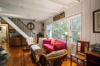 Dainty New Preston Cottage w/ Dock & Lake Views! - Pet friendly