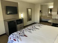 Red Roof Inn Jacksonville, Al - parking