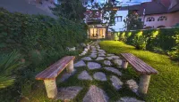 Huch House Hotel and apartments - 2-Star