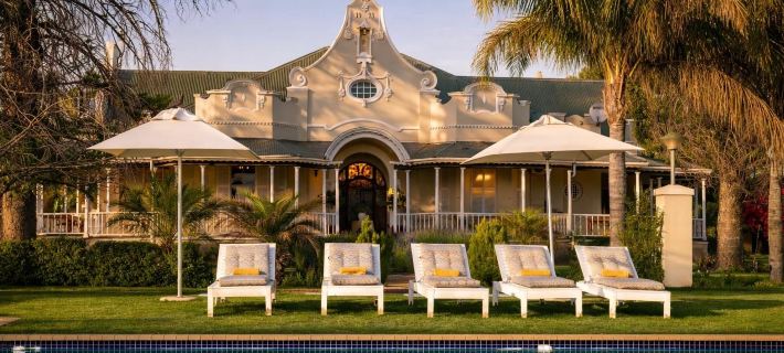 Bakenskraal Ostrich Palace Hoteles en Oudtshoorn Local Municipality