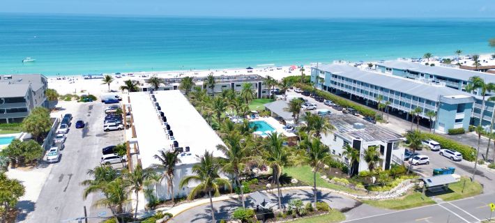 Bali Hai Beachfront Resort and Spa Отели в г. Мэнати