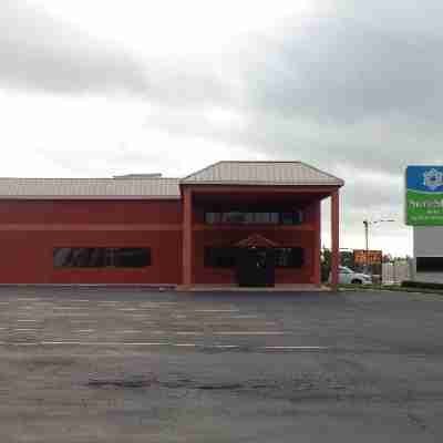 SureStay Hotel by Best Western Childress Hotel Exterior