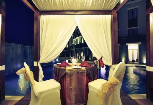 5. 머큐어 발리 누..