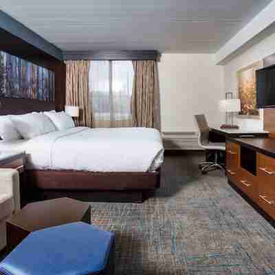 DoubleTree by Hilton Neenah Rooms