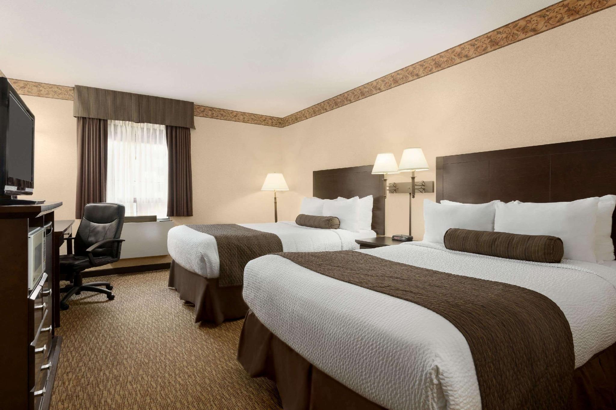 Days Inn & Suites by Wyndham Sault Ste. Marie on