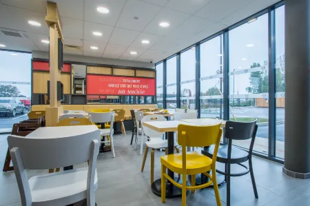 B&B Hôtel Annemasse Saint-Cergues Отели в г. Оньон