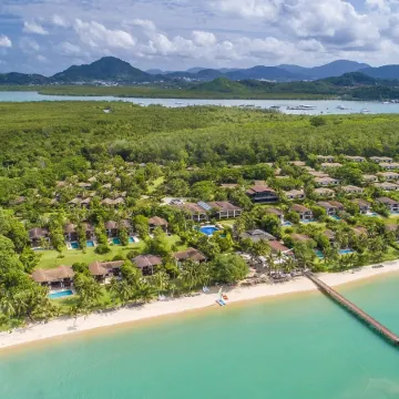 Barceló Coconut Island – Formerly The Village Coconut Island Отели рядом с достопримечательностью «Пирс Лаем Хин»