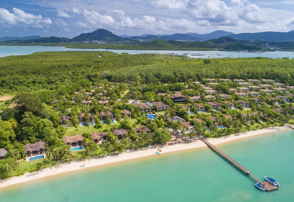 The Village Coconut Island Beach Resort Sports a MegaChess Plastic Gia